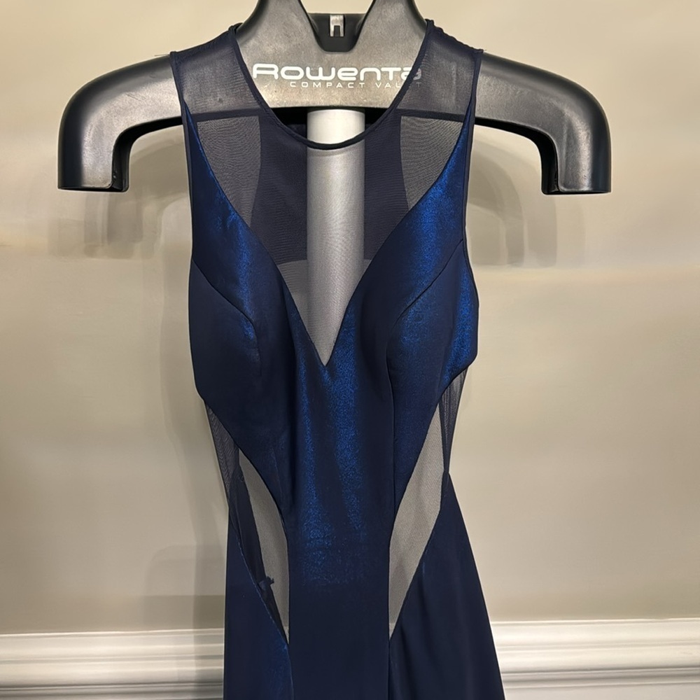 ๐ FAVIANA BLUE GOWN SIZE 2 - Picture 4 of 10